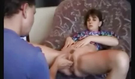 เป็นแม่ของ วิดีโอ xxx18 seduces งความลุ่มหลงของเธอแฟนของกองทัพ