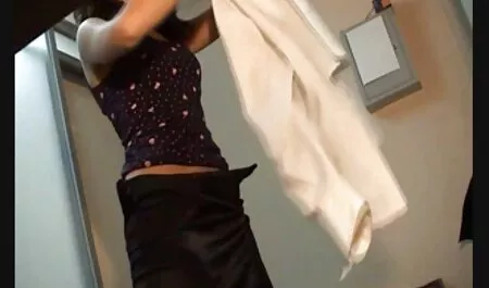 ความงาม วิดีโอ โป๊ xxx masturbates อยู่ในอากาศบริสุทธิ์